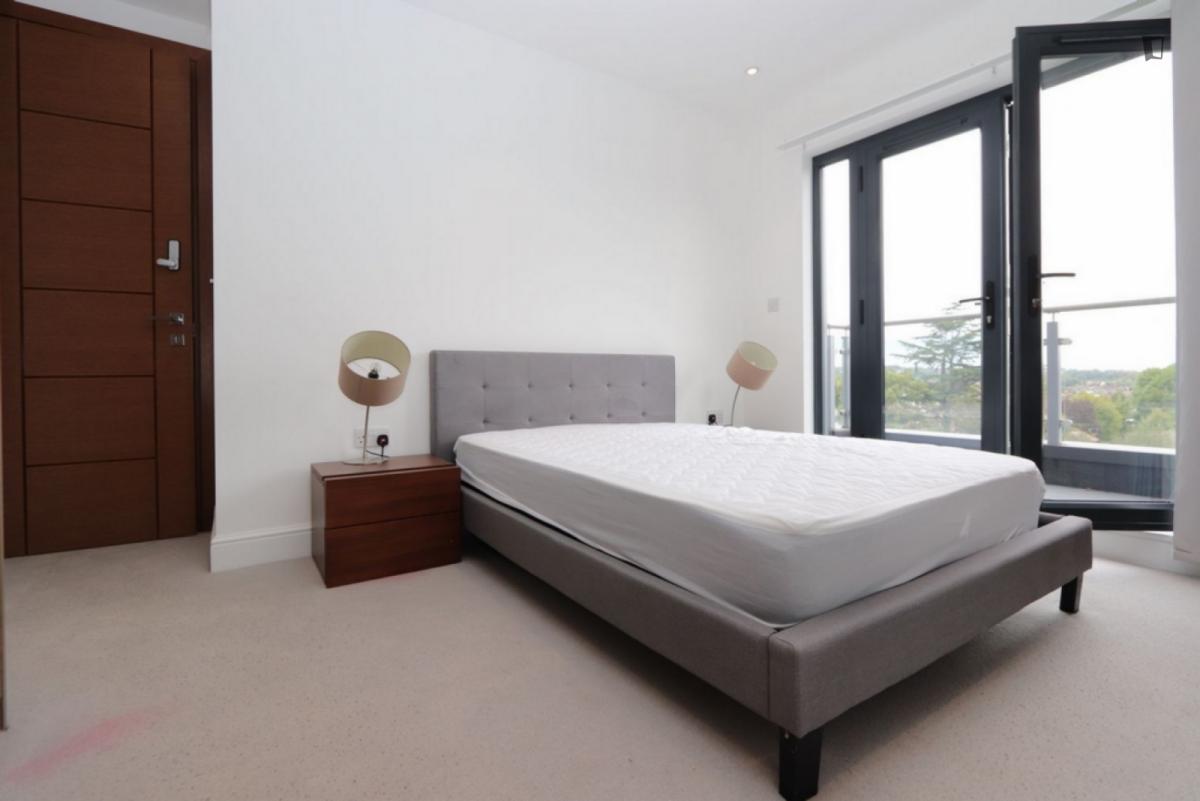 Appealing double ensuite bedroom near Bounds Green tube