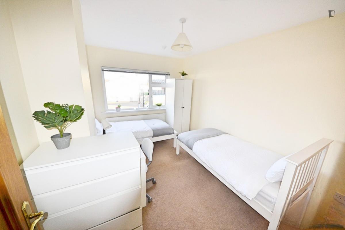 Bed in a shared room in a 7-bedroom flat in Kimmage