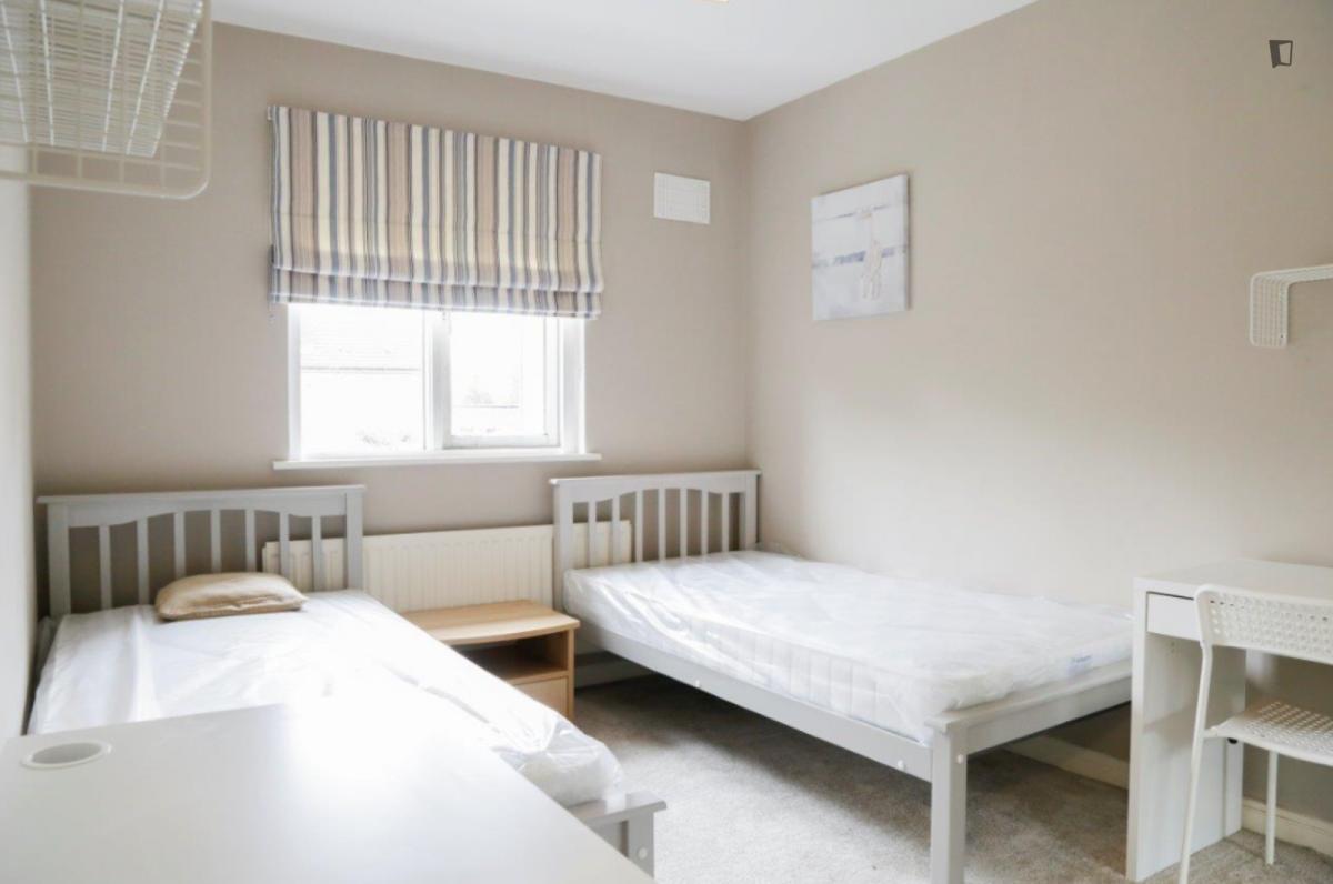 Bed in cosy twinbedroom in Dublin City Center