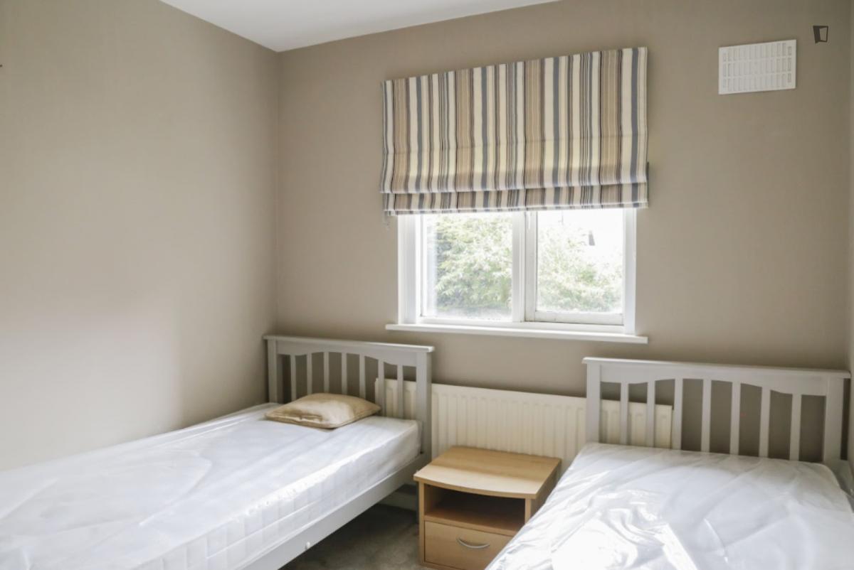Bed in lovely twin bedroom in Dublin City Center