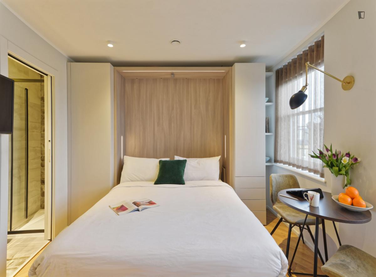 Enchanting studio in South Kensington