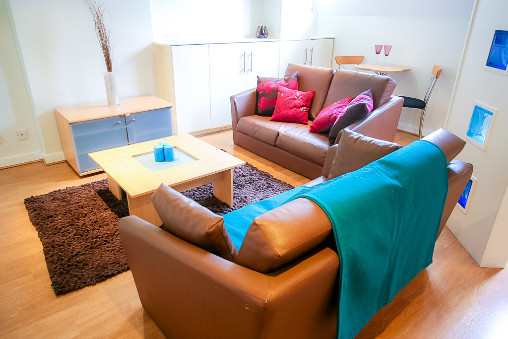Flat 10, 23  CLIFF ROAD - DESIGN HOUSE