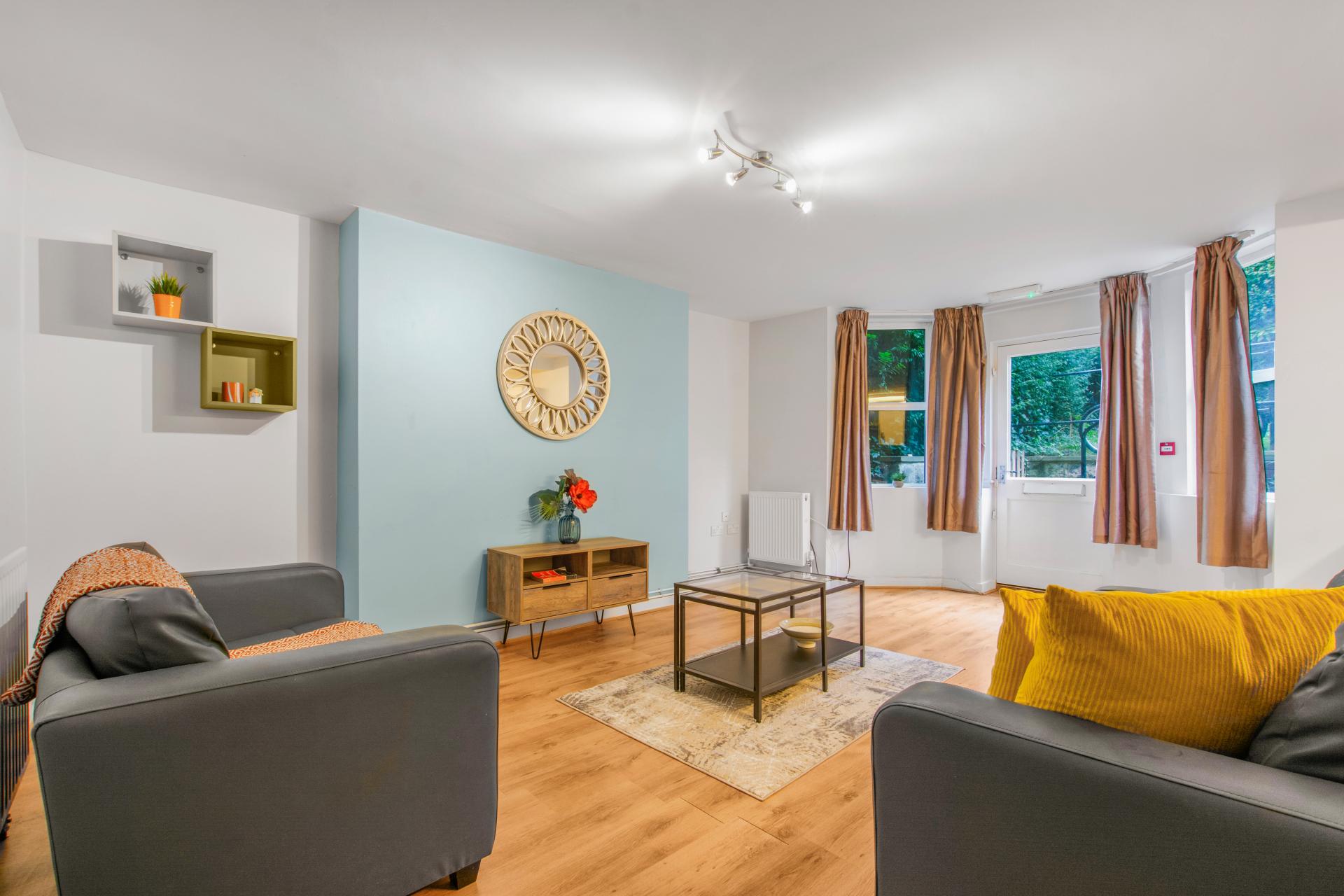 Flat 1, 11  ASH GROVE