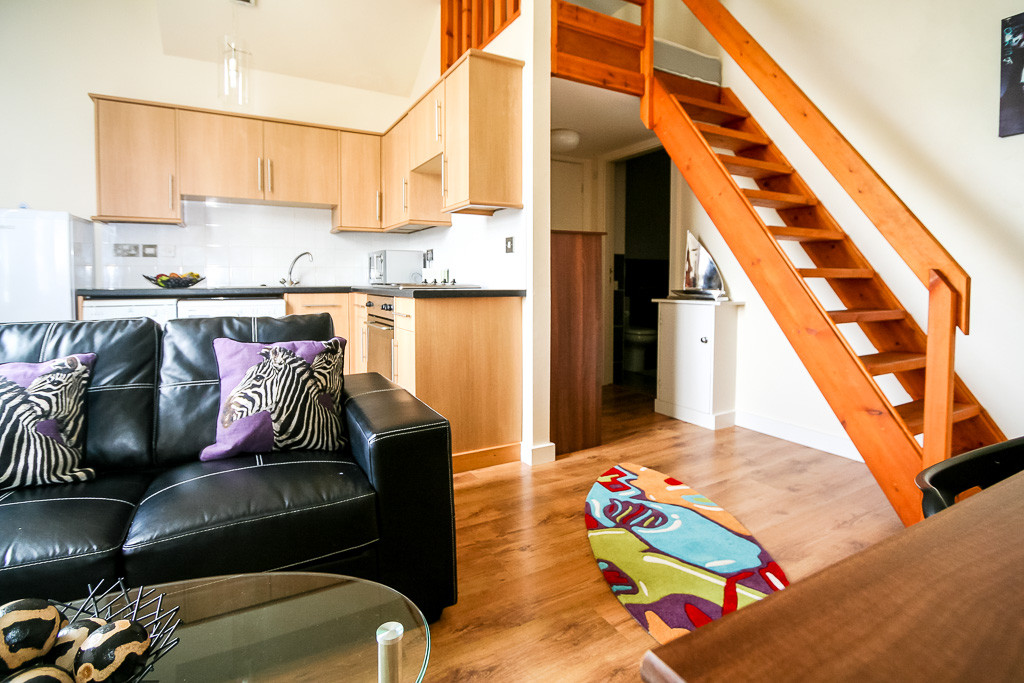 Flat 1, 126  BURLEY ROAD