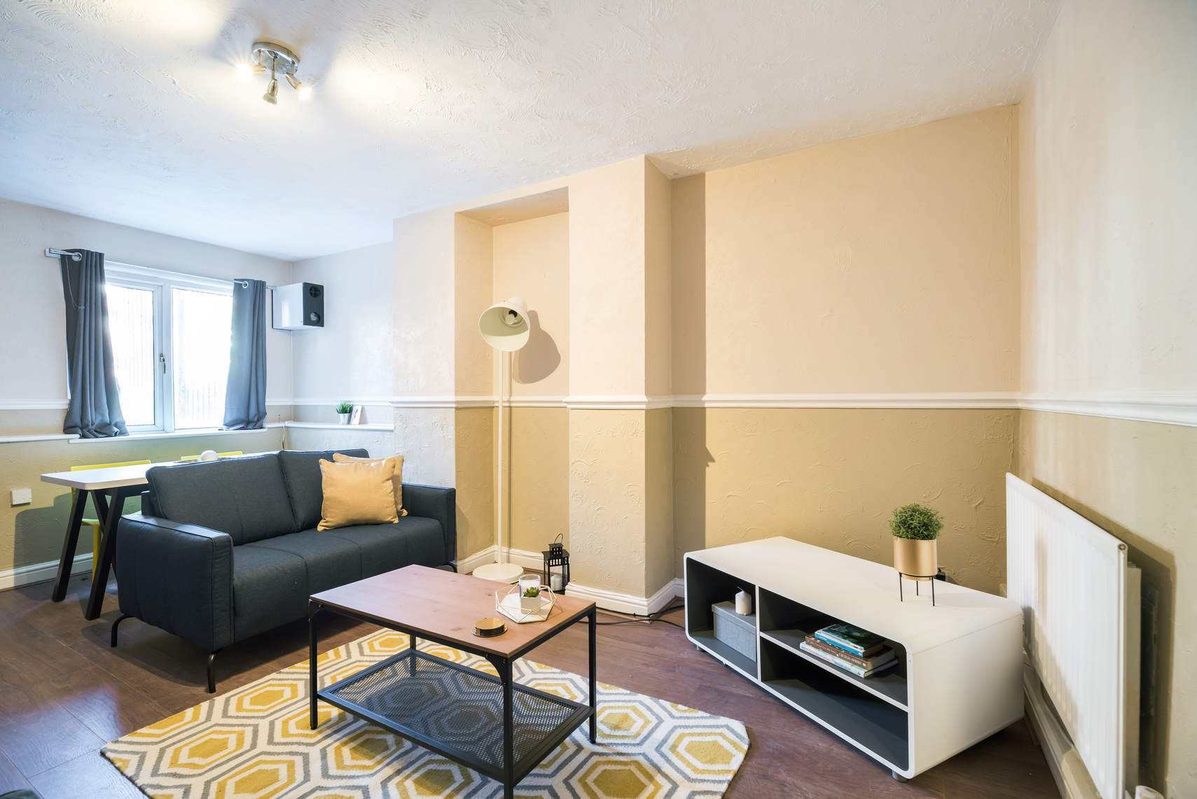 Flat 1, 207  HYDE PARK ROAD
