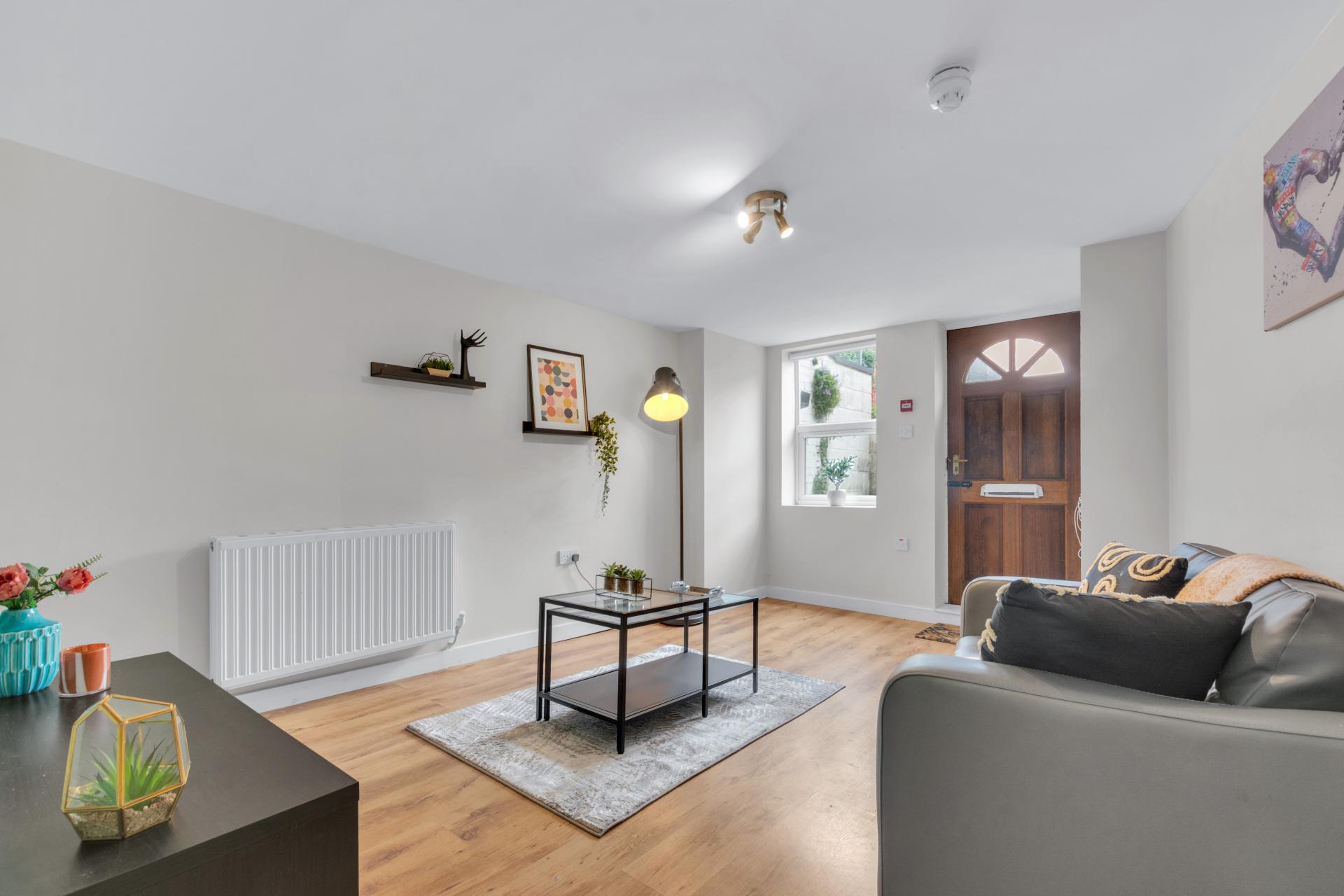 Flat 1, 32  BRUDENELL AVENUE