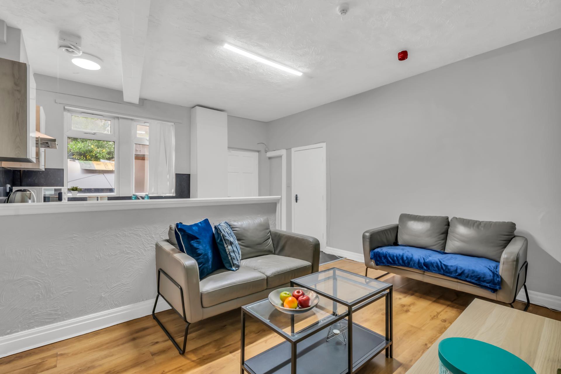 Flat 1, 98 Burley Road