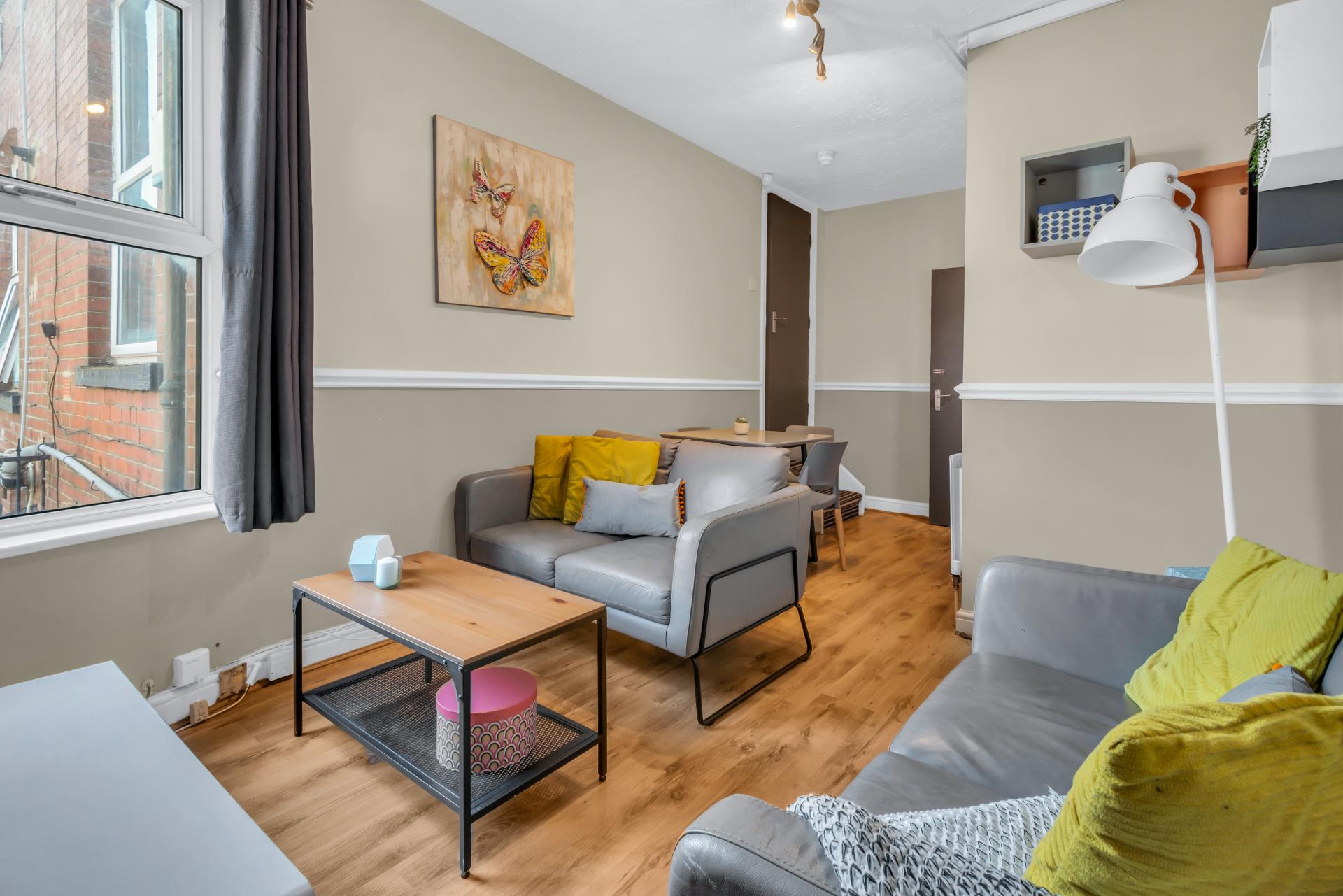 Flat 2, 207 HYDE PARK ROAD