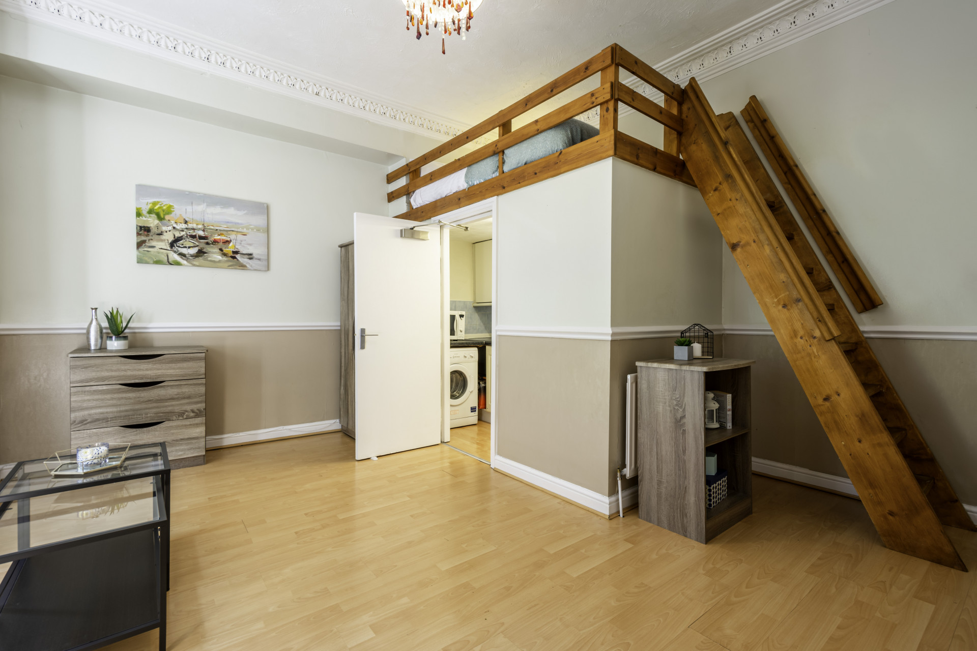 Flat 2, 229  HYDE PARK ROAD