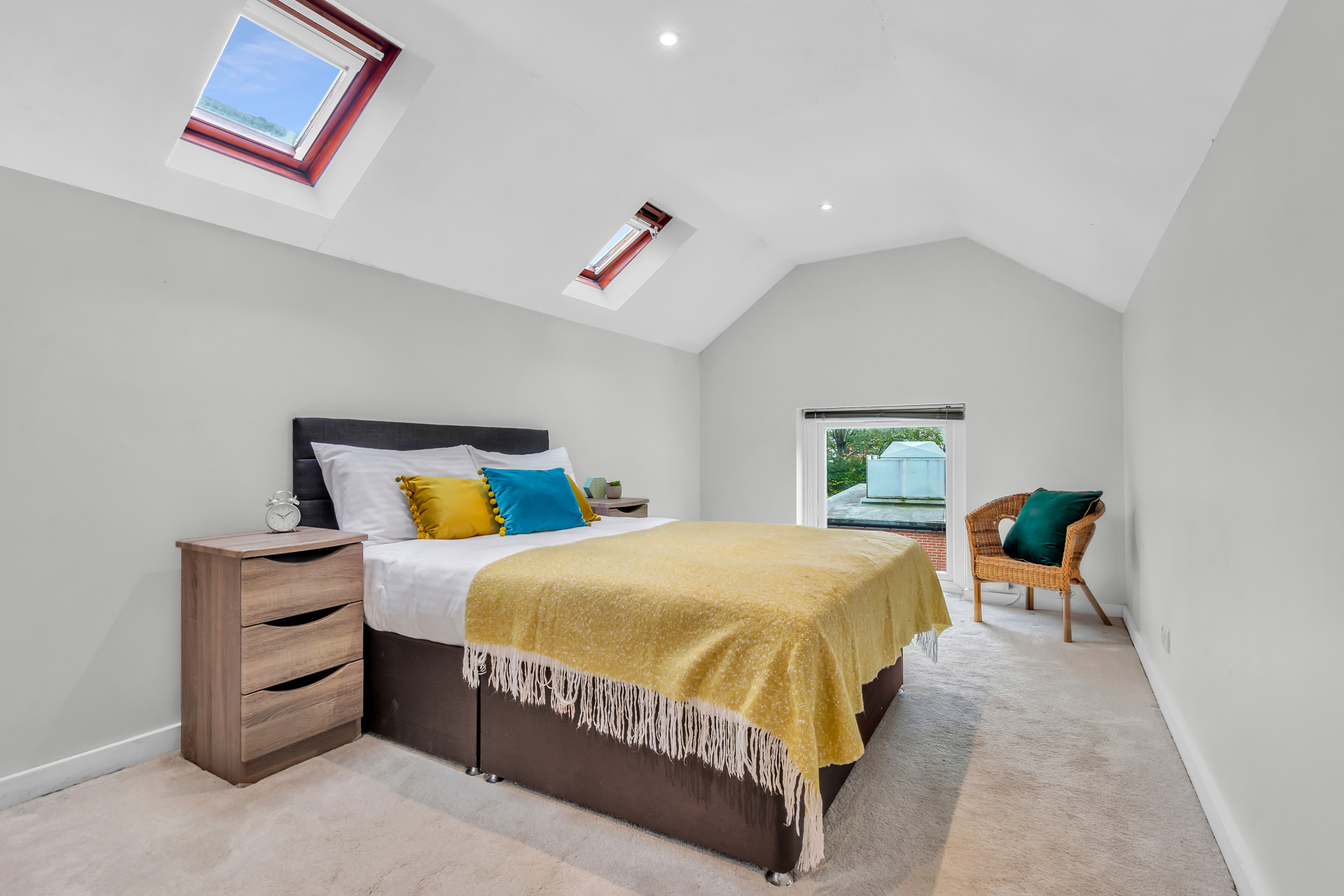 Flat 2, 23  Cliff Road