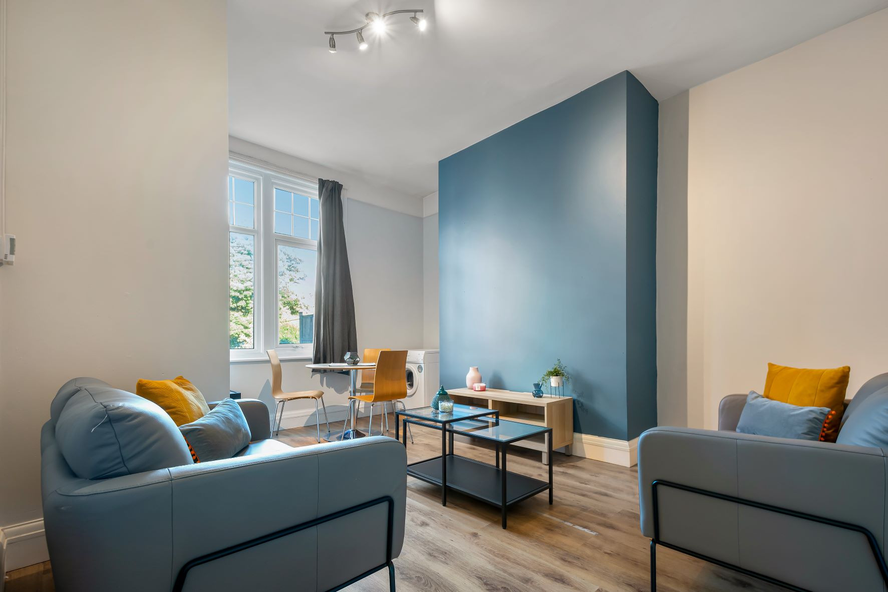Flat 3, 16  HEADINGLEY LANE