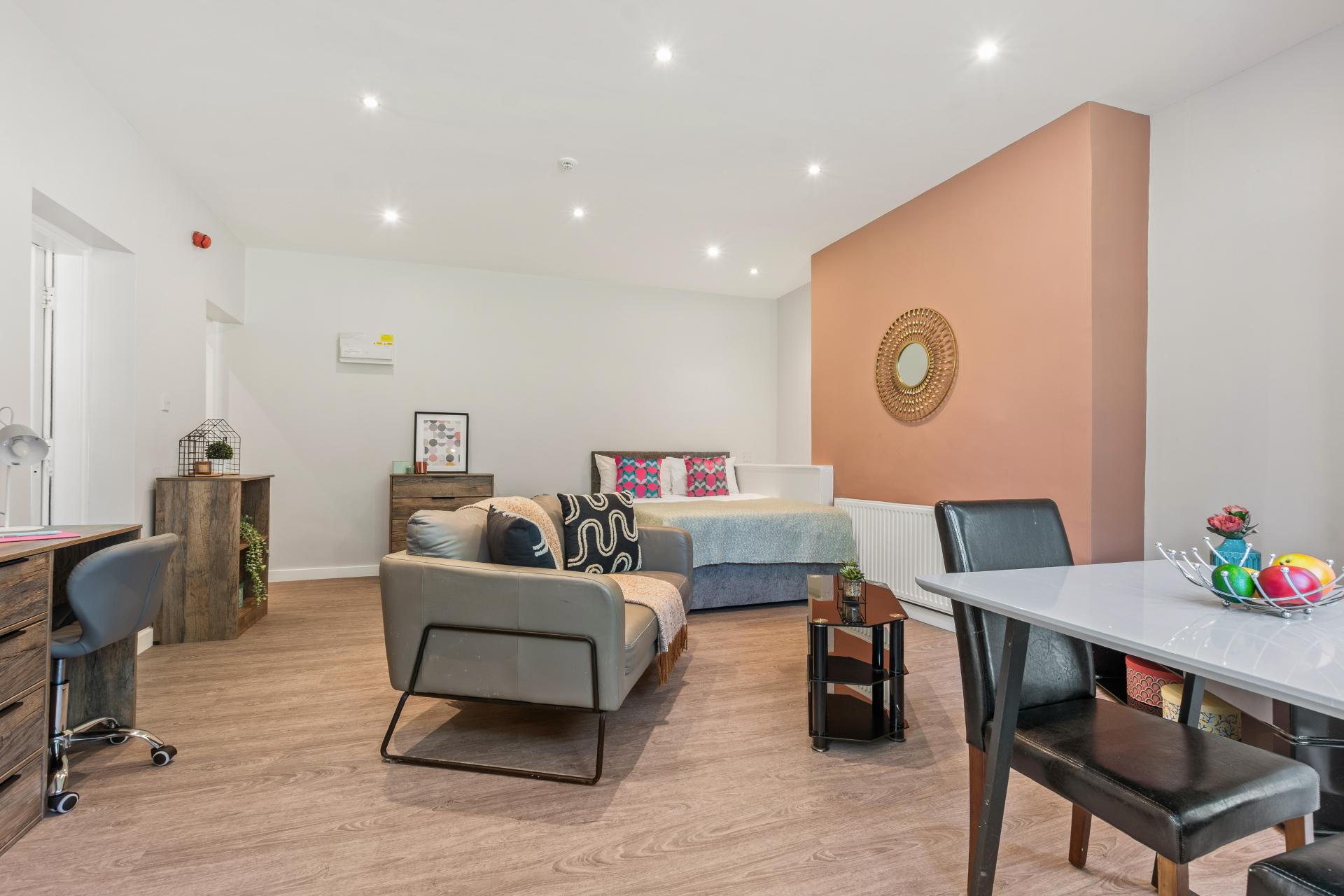Flat C, 242  VINERY ROAD