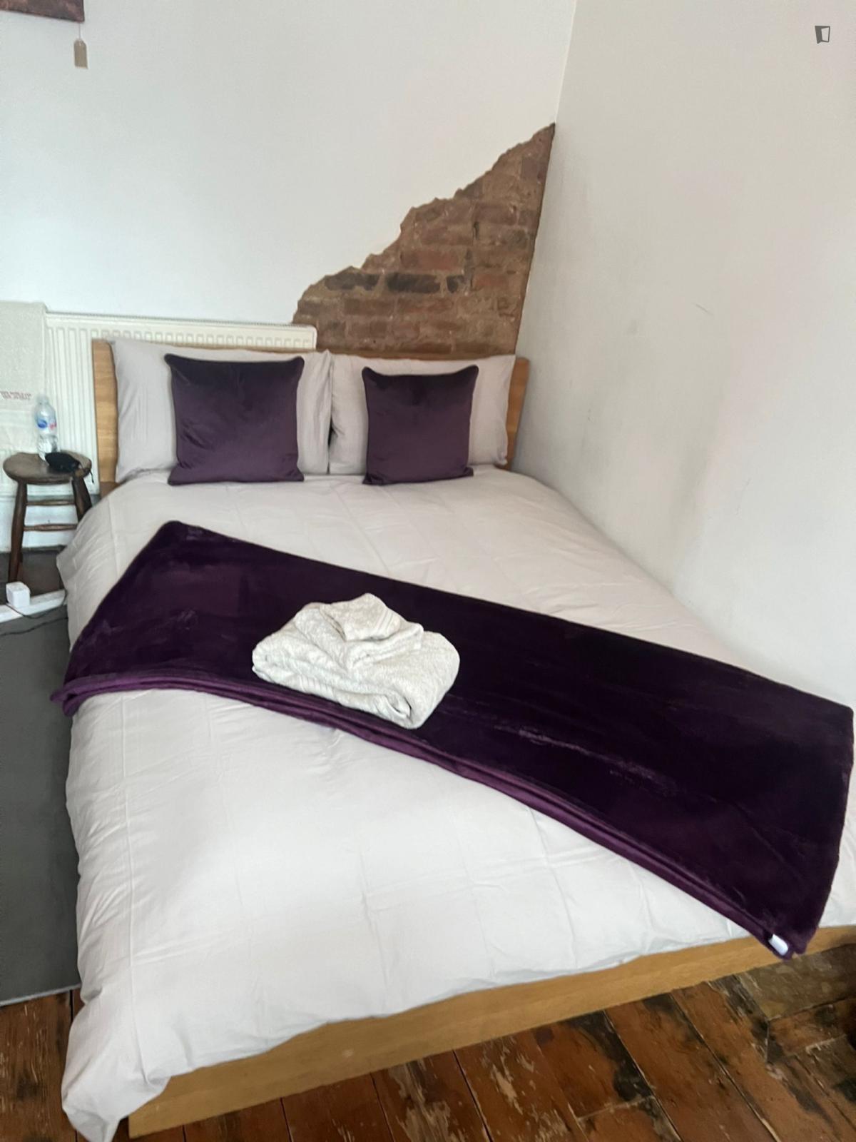 Homely double bedroom in Rusholme