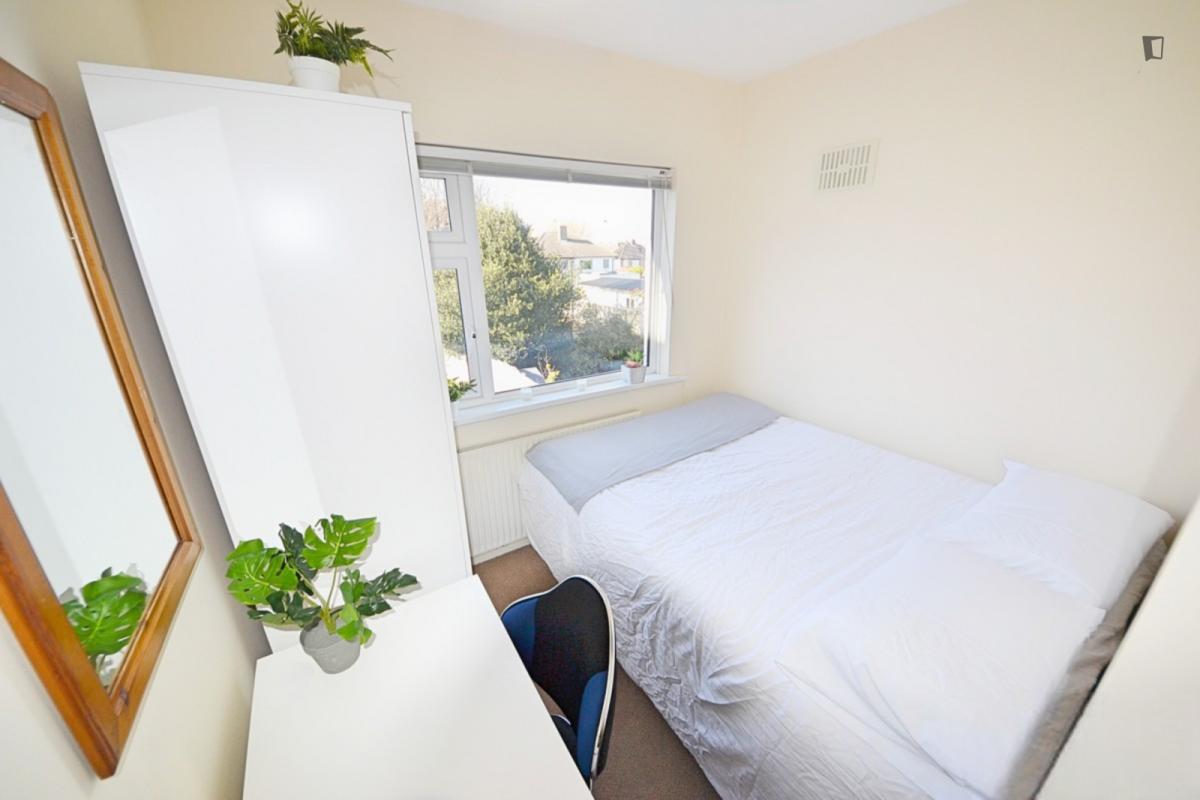 Homely single ensuite bedroom in Kimmage