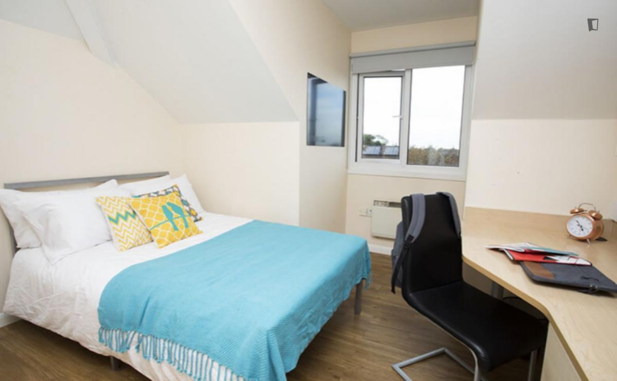 Homely single ensuite bedroom in Rusholme