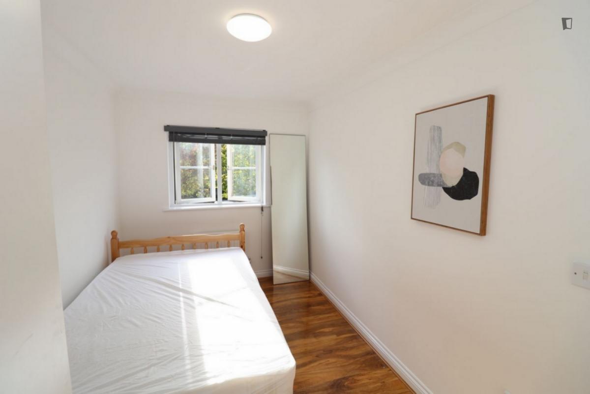 Luminous double bedroom near the The Ripple Nature Reserve