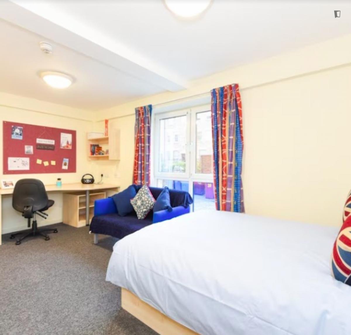 Smart studio close to Liverpool Lime Street train station