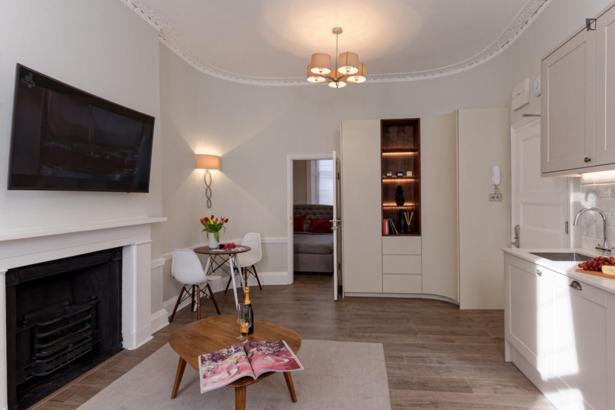 Snug 1-bedroom apartment located in the heart of Marylebone Village