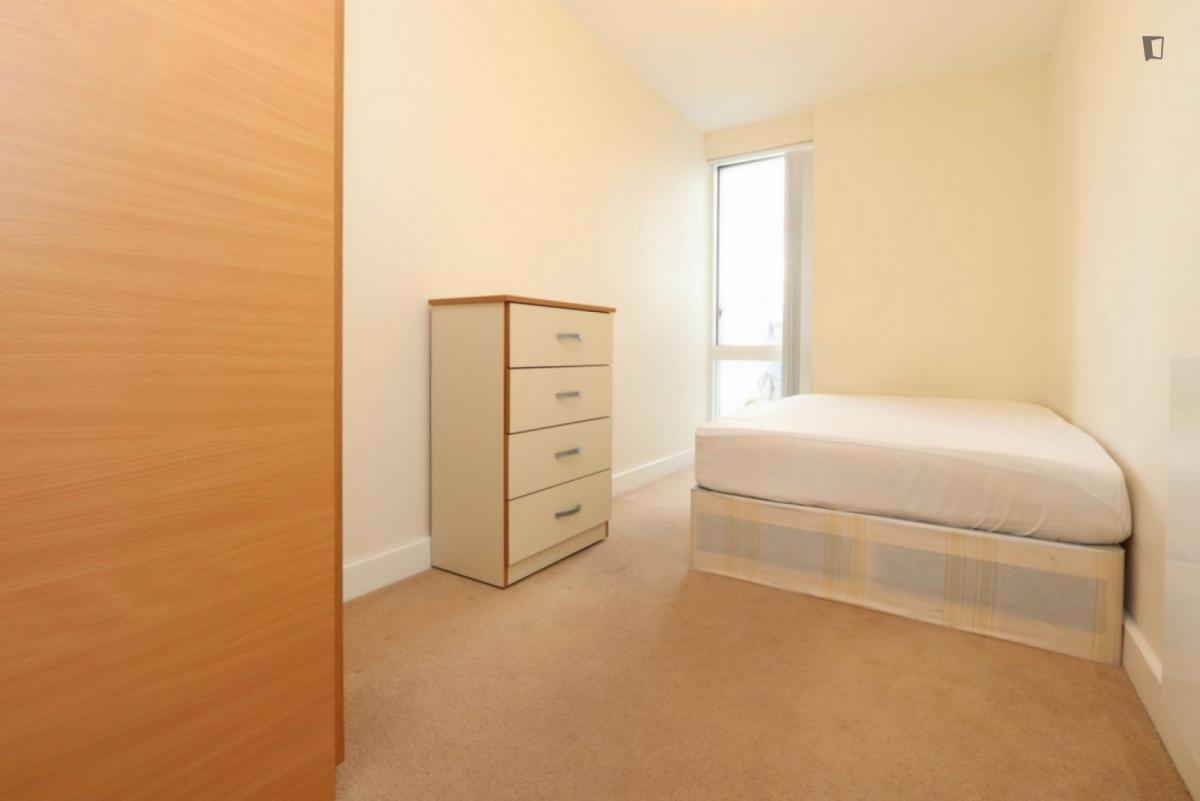 Very cosy double bedroom in a well-serviced area of Greenwich