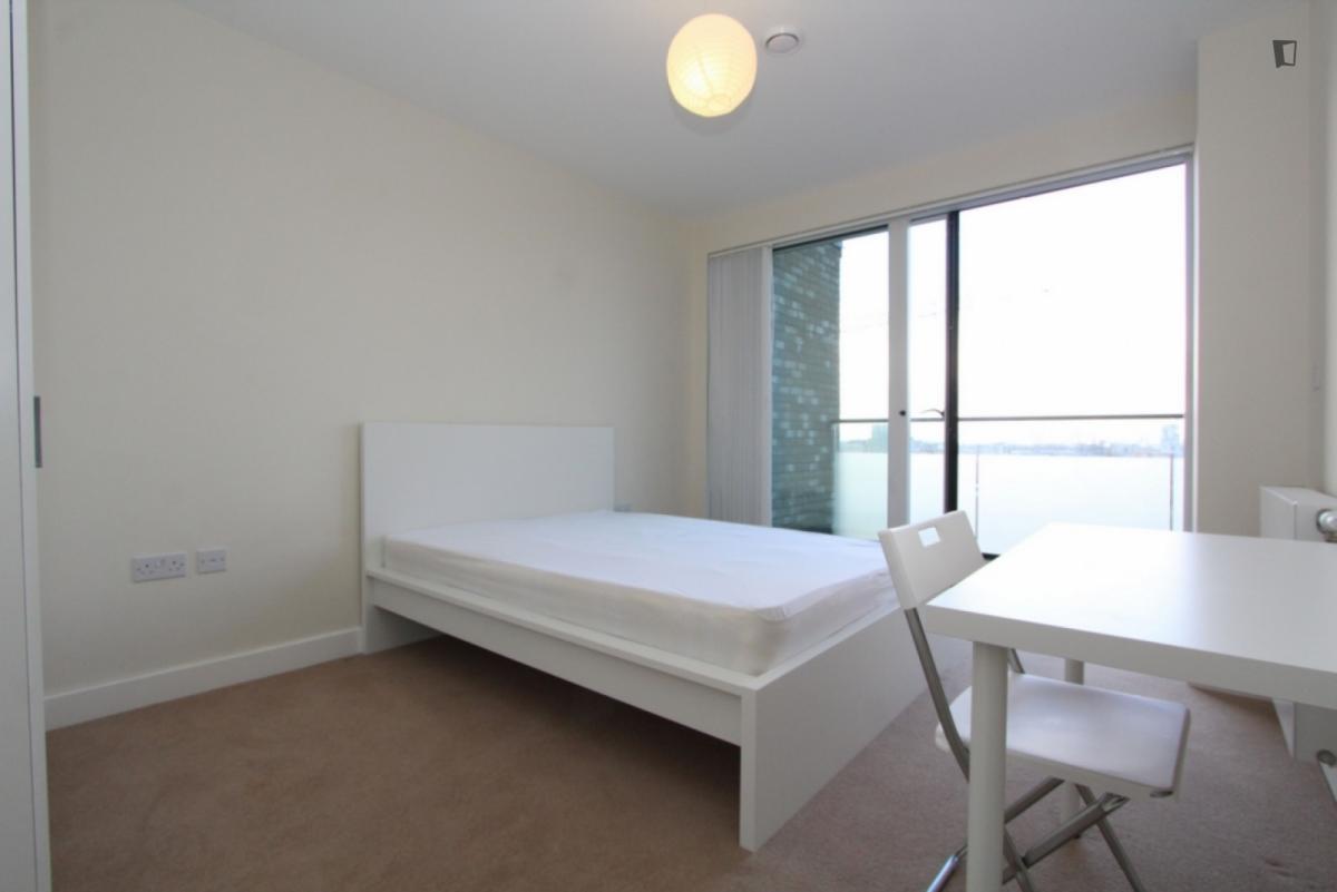 Welcoming double bedroom with private balcony in Greenwich