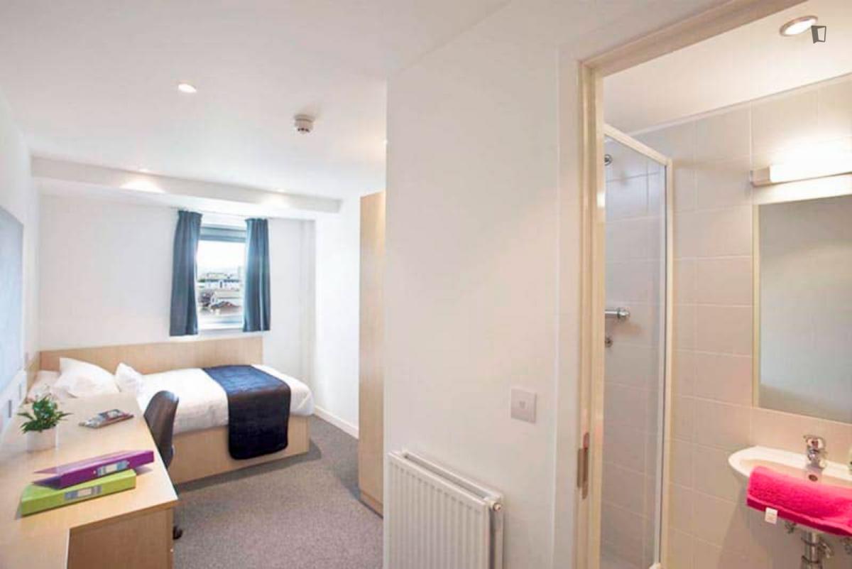Bedroom image