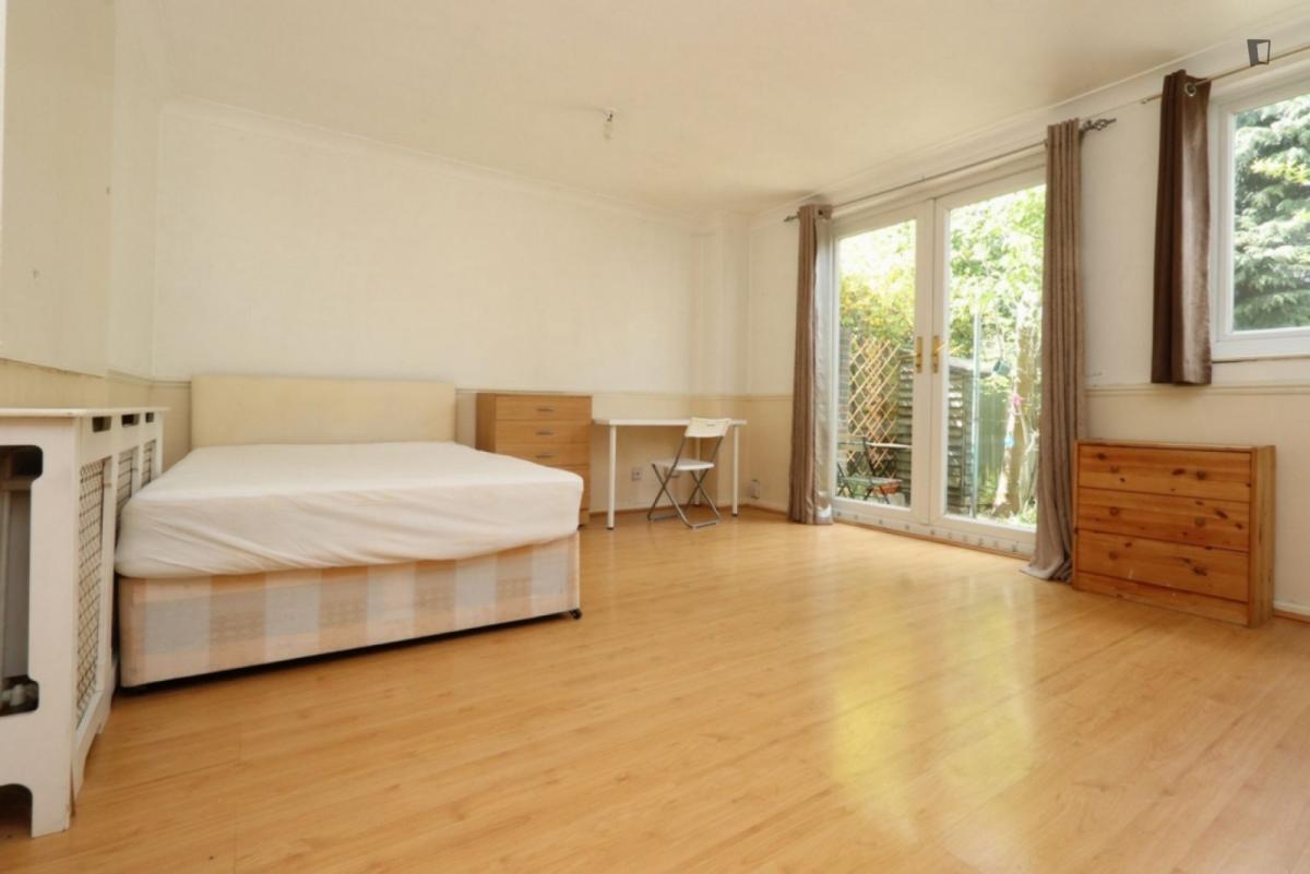 Double Bedroom (Room 4) image