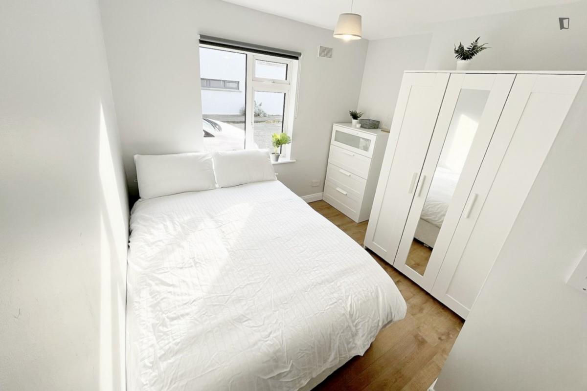 Double Ensuite Bedroom (room 1) image