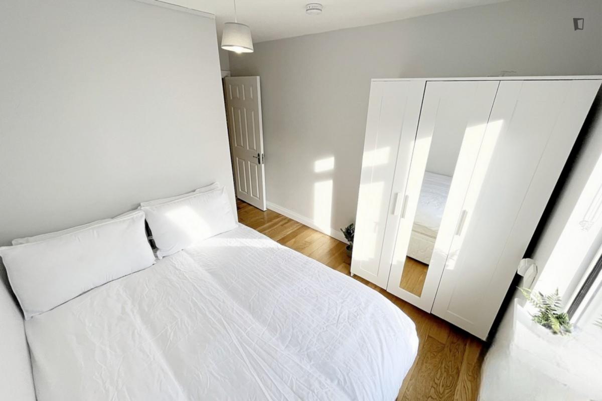 Double Ensuite bedroom (Room 2) image
