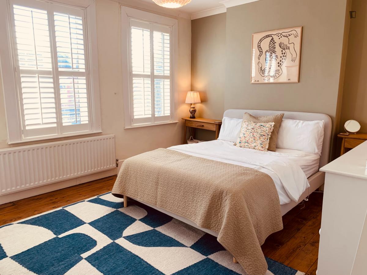 Double bedroom 1 image