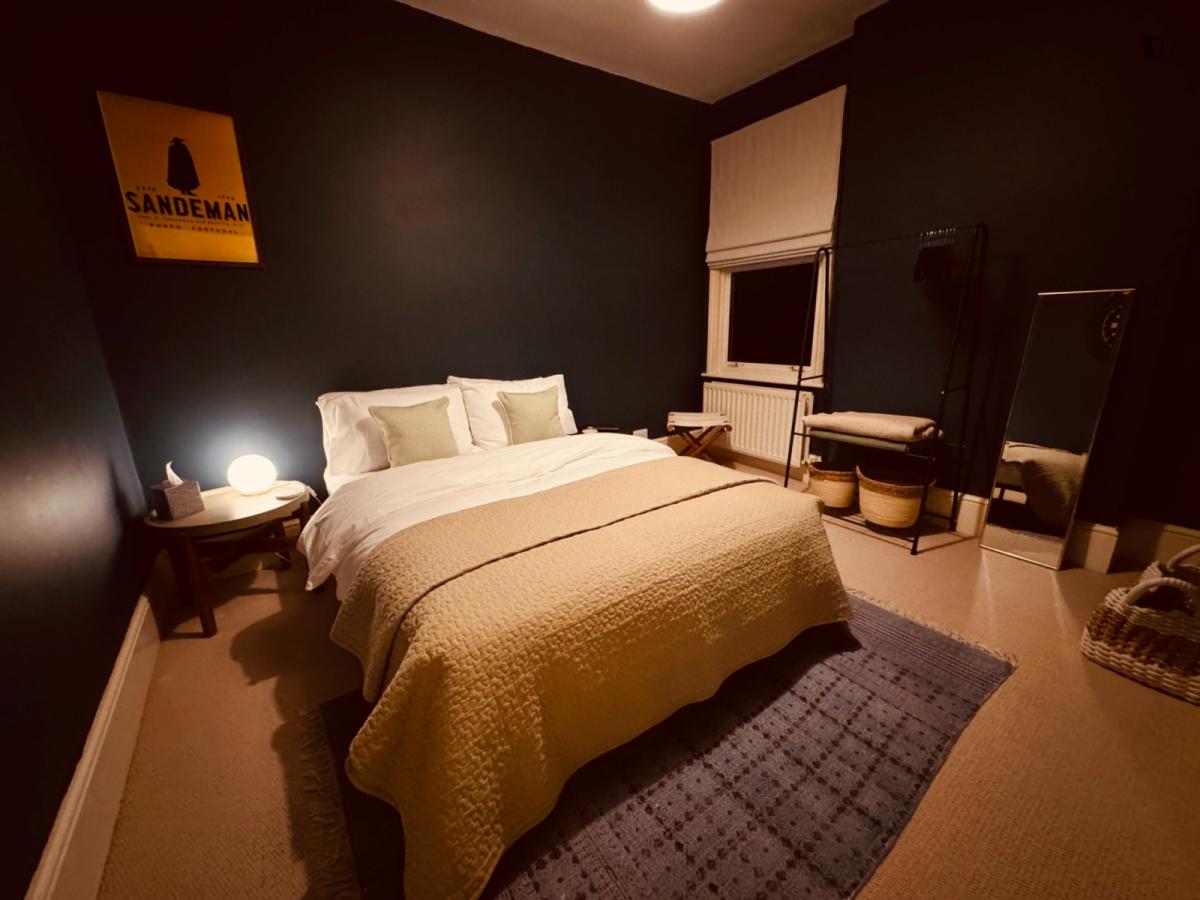 Double bedroom 2 image