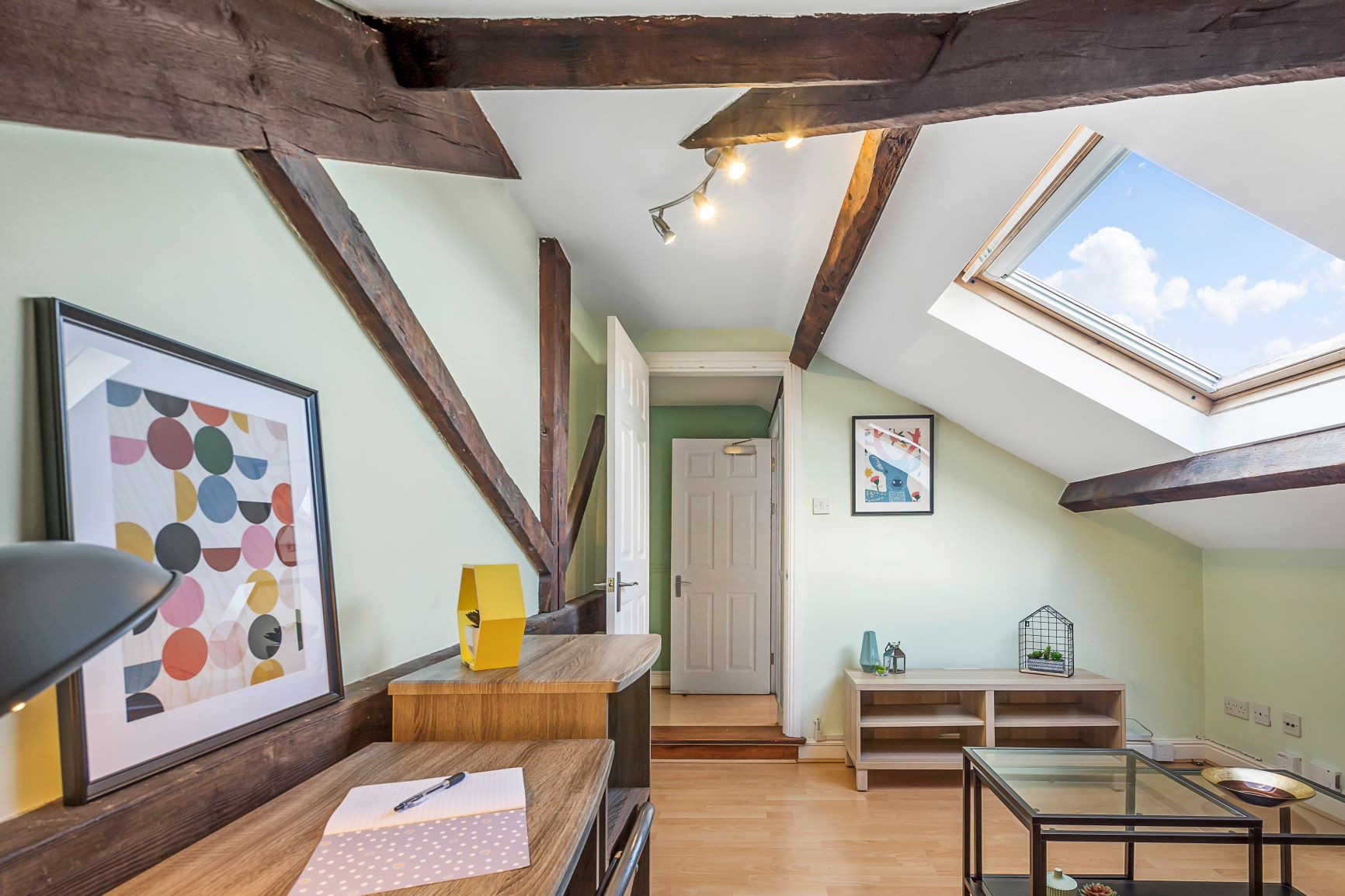 Flat 11, 2 image
