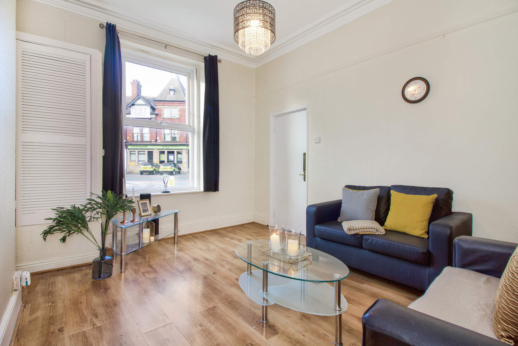 Flat 1, 1 image
