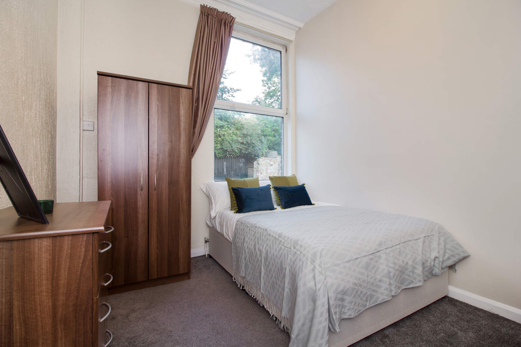 Flat 1, 1 image