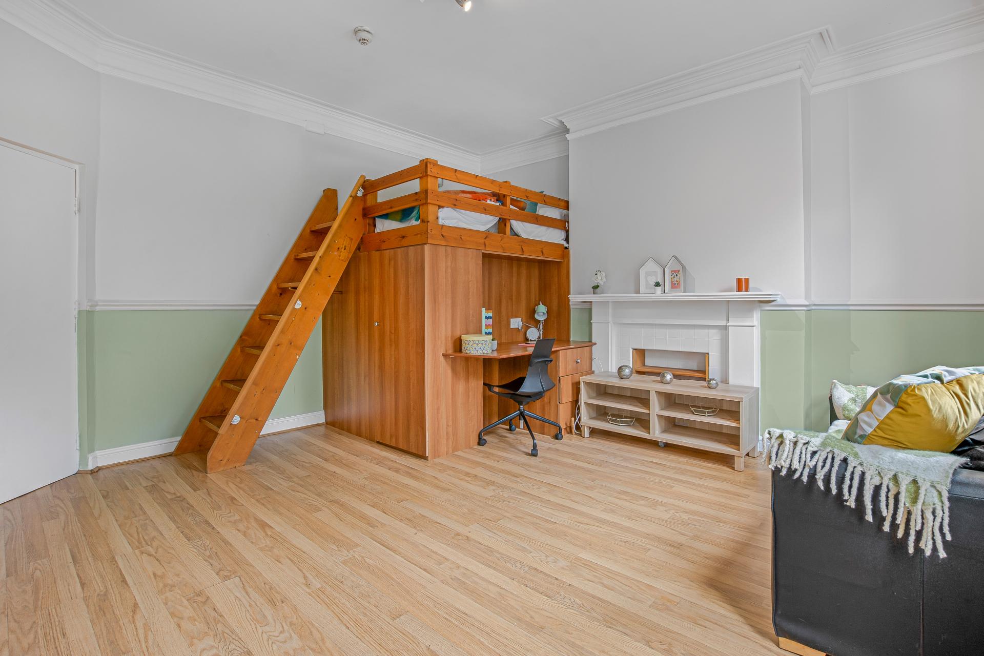 Flat 3, 207 image