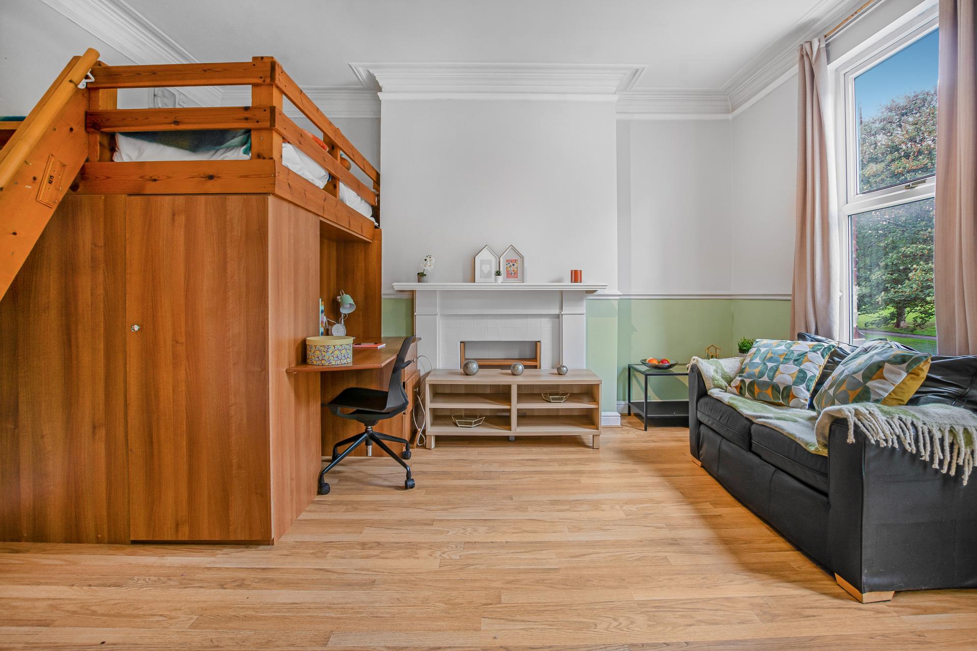 Flat 3, 207 image