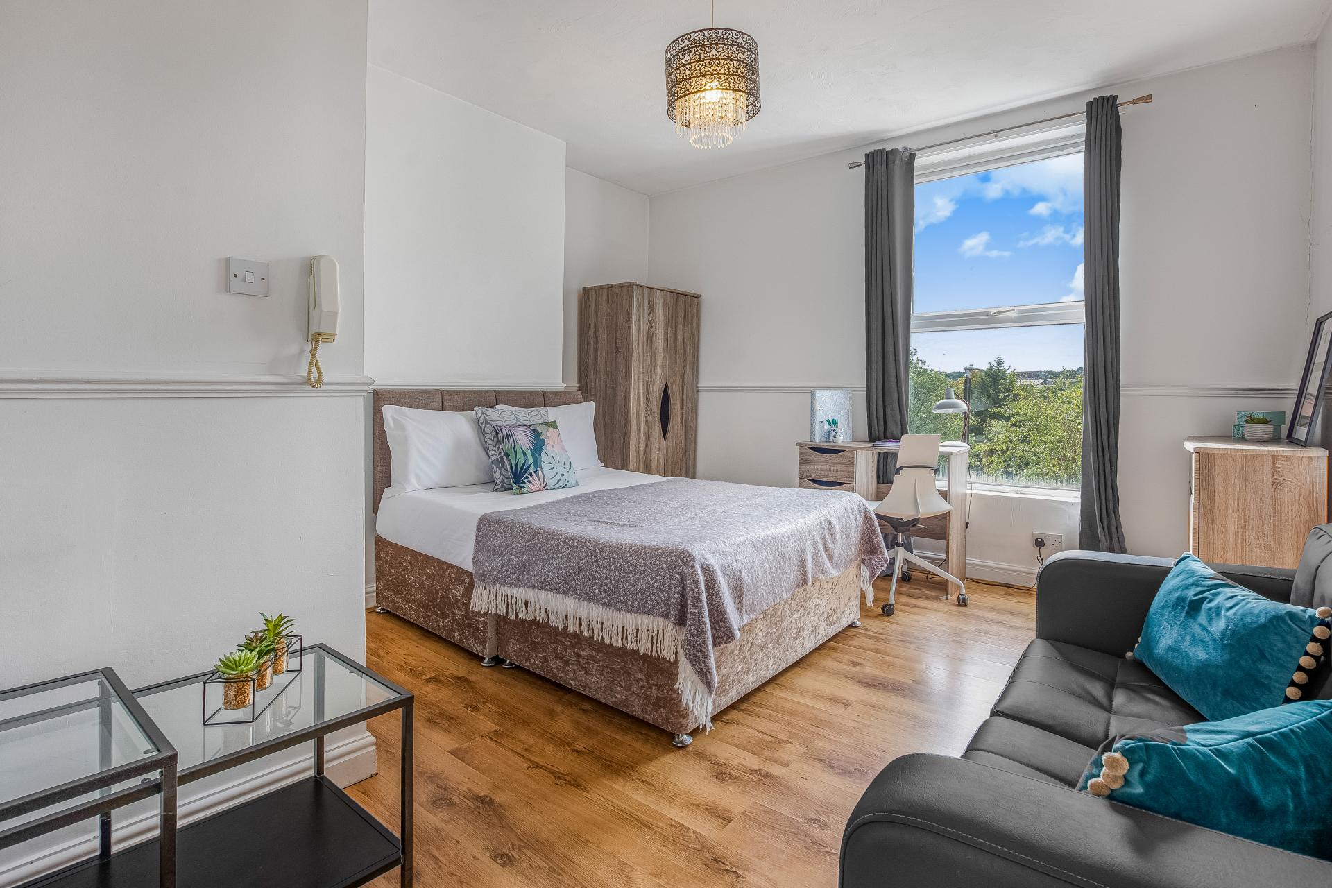 Flat 5, 252 image