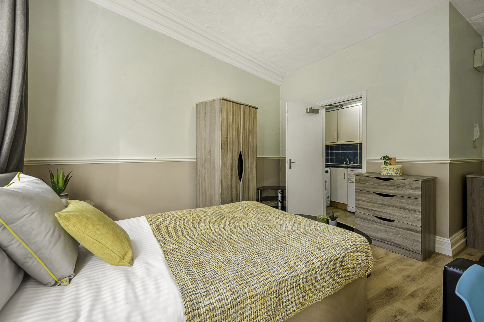 Flat 6, 223 image