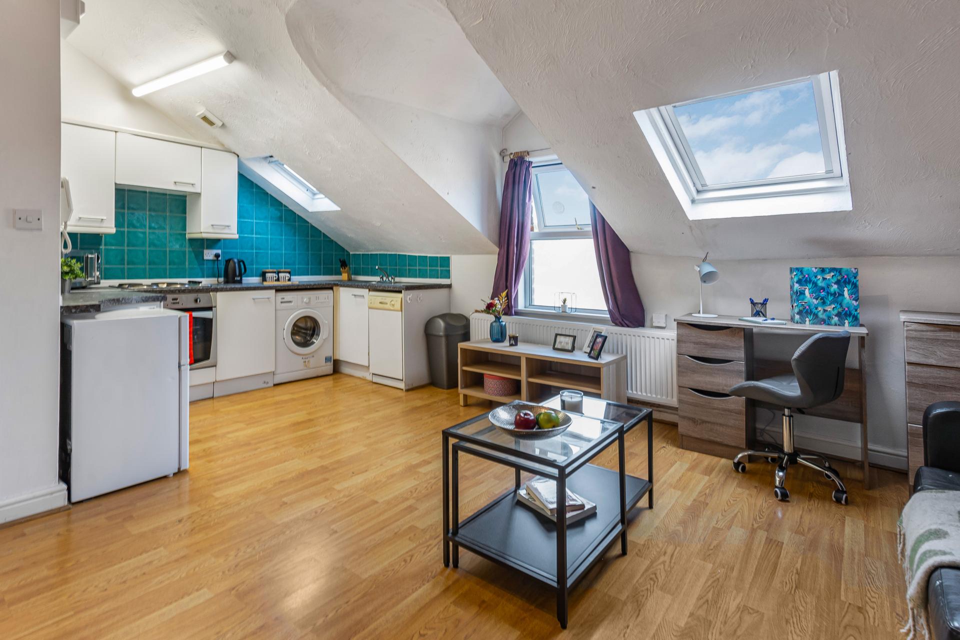 Flat 6, 3 image