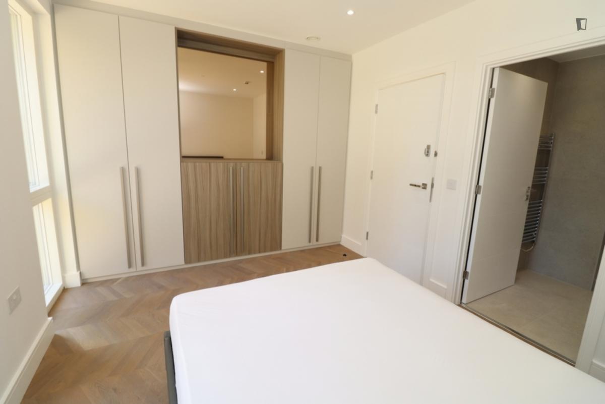 Single Ensuite bedroom 5 image