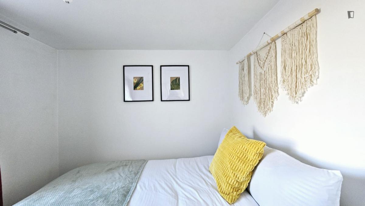 bedroom image